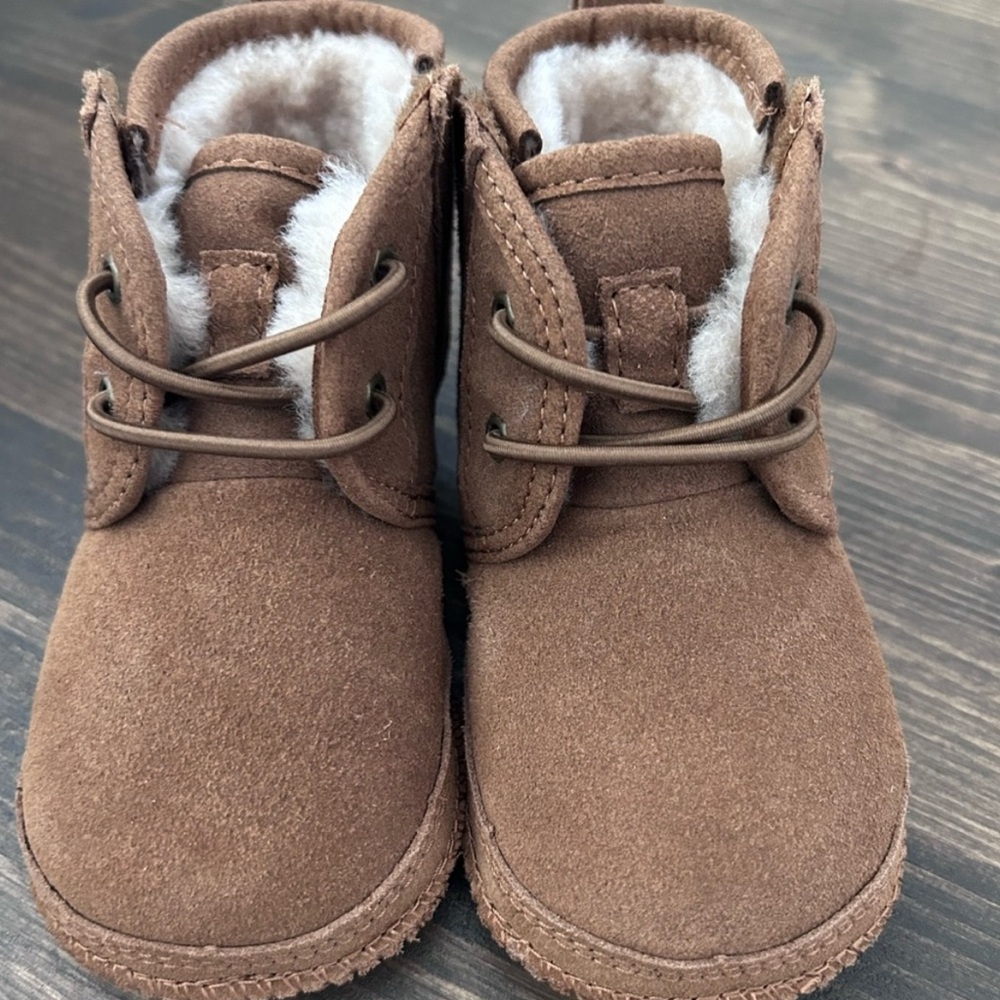 UGG Kids Baby Neumel (Infant/Toddler) Boots
size 4/5